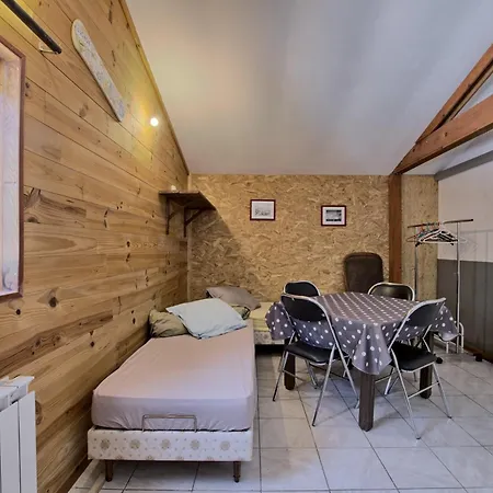 Maison Skioura, De Groupe