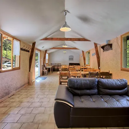 Semesterbostad Skioura, De Groupe *