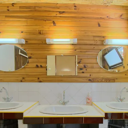 Semesterbostad Skioura, De Groupe *